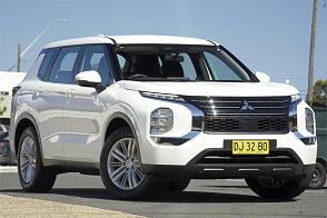 2023 Mitsubishi Outlander Es