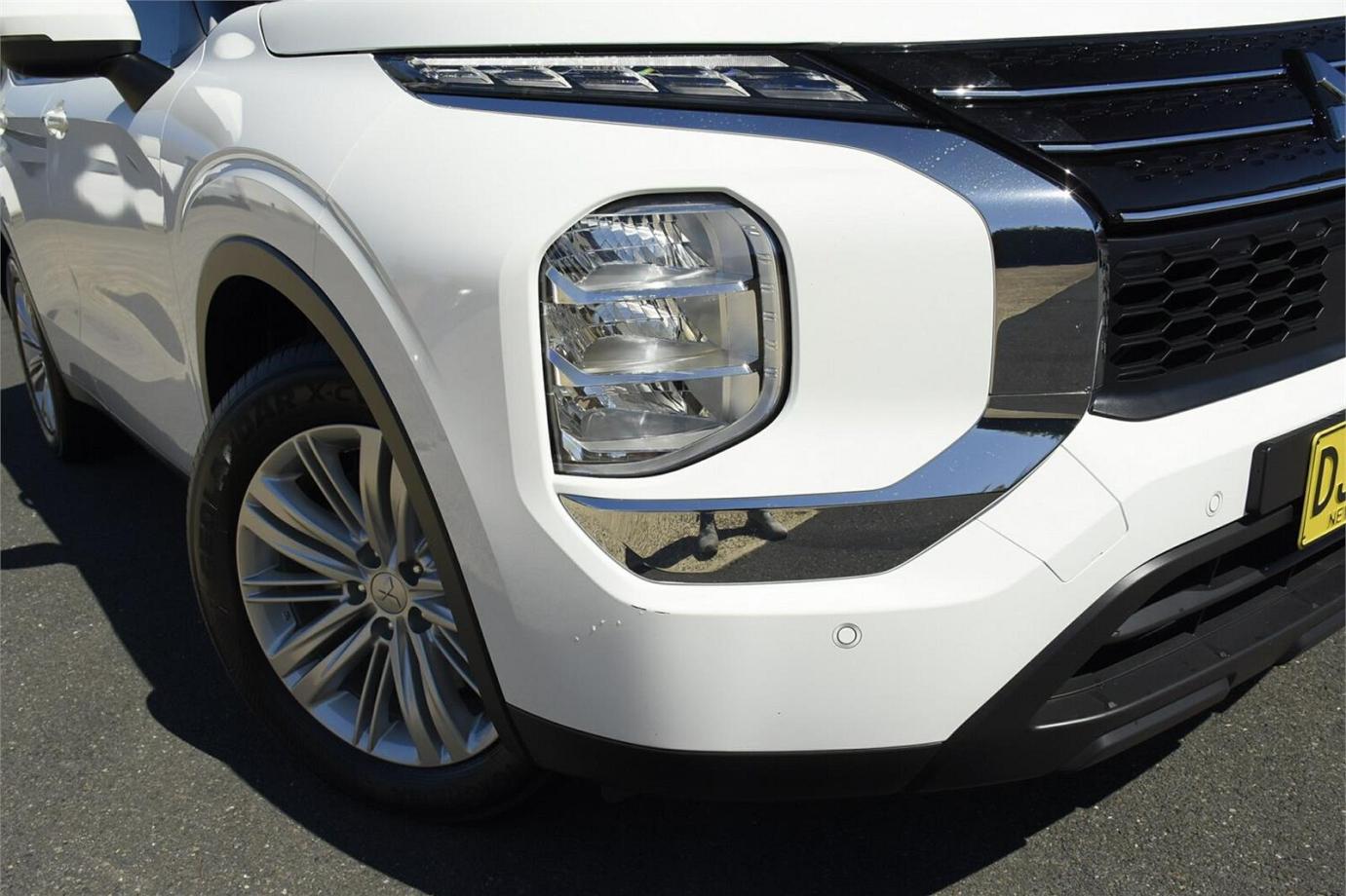 2023 Mitsubishi Outlander Es-12