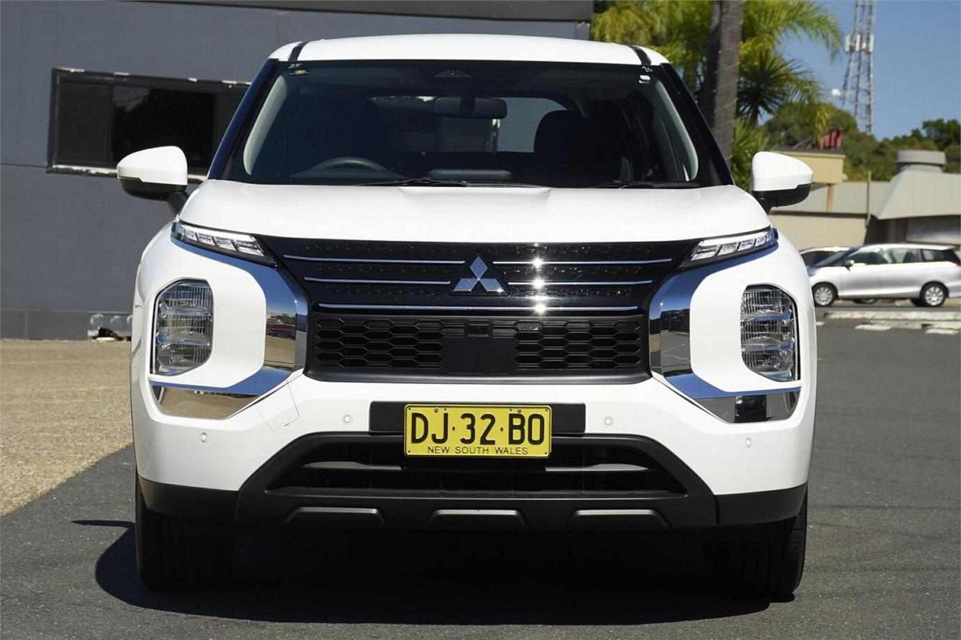 2023 Mitsubishi Outlander Es-15