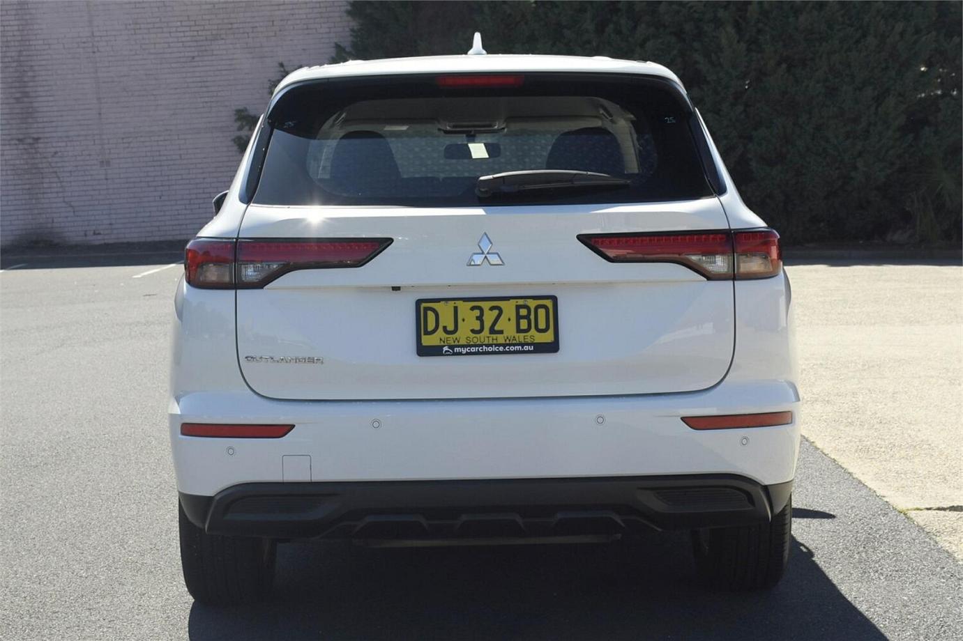 2023 Mitsubishi Outlander Es-16