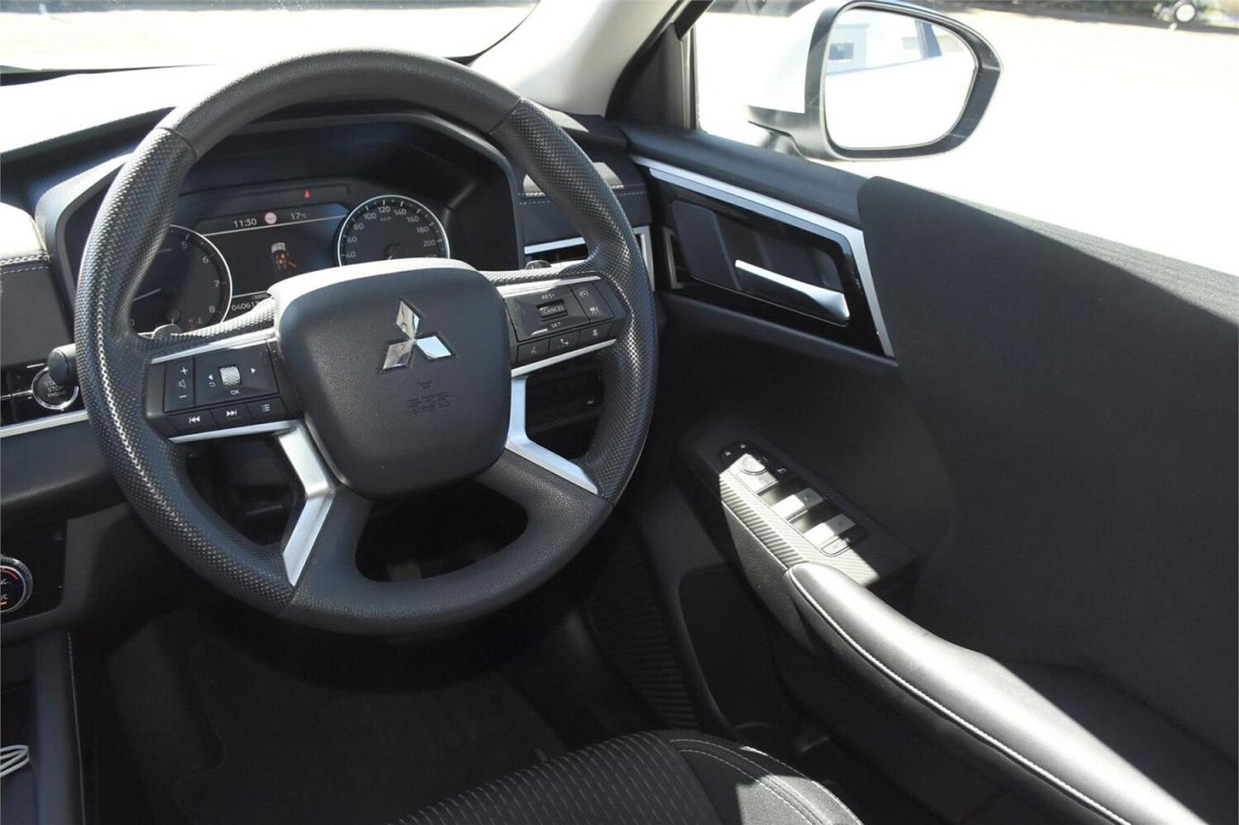 2023 Mitsubishi Outlander Es-24