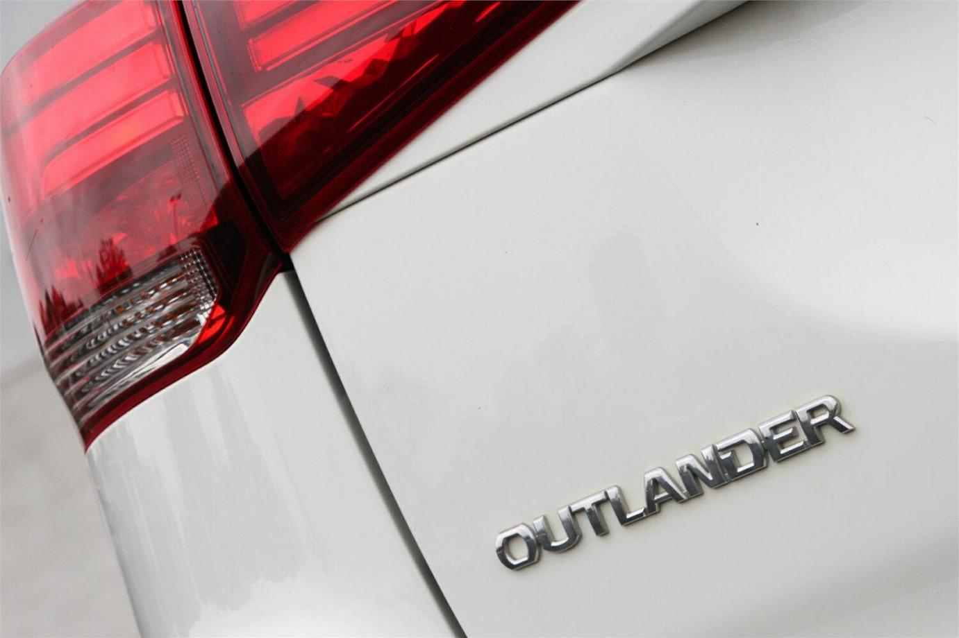 2016 Mitsubishi Outlander Ls-17