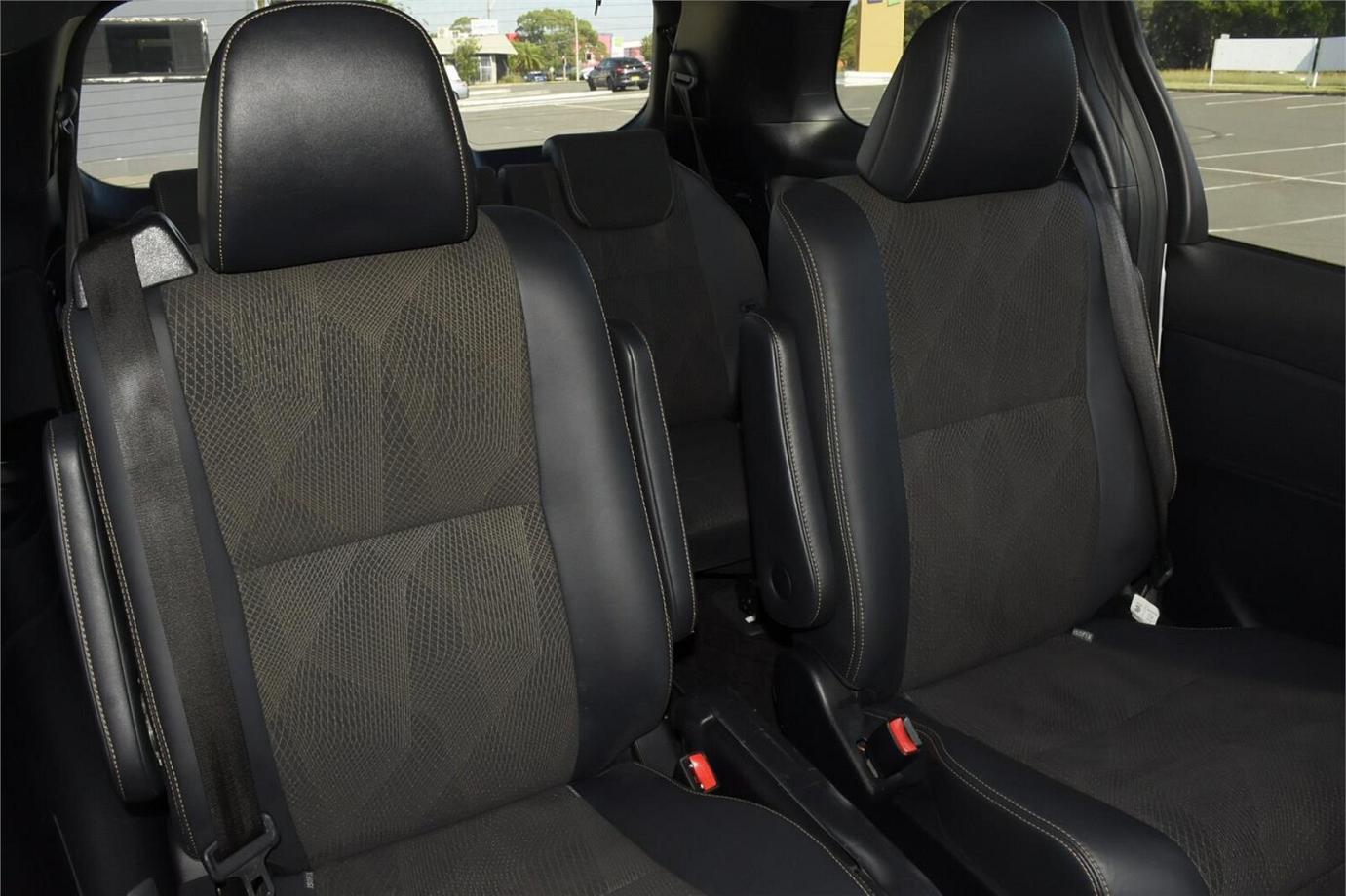 2016 Toyota Estima Aeras Premium (hybrid)-5