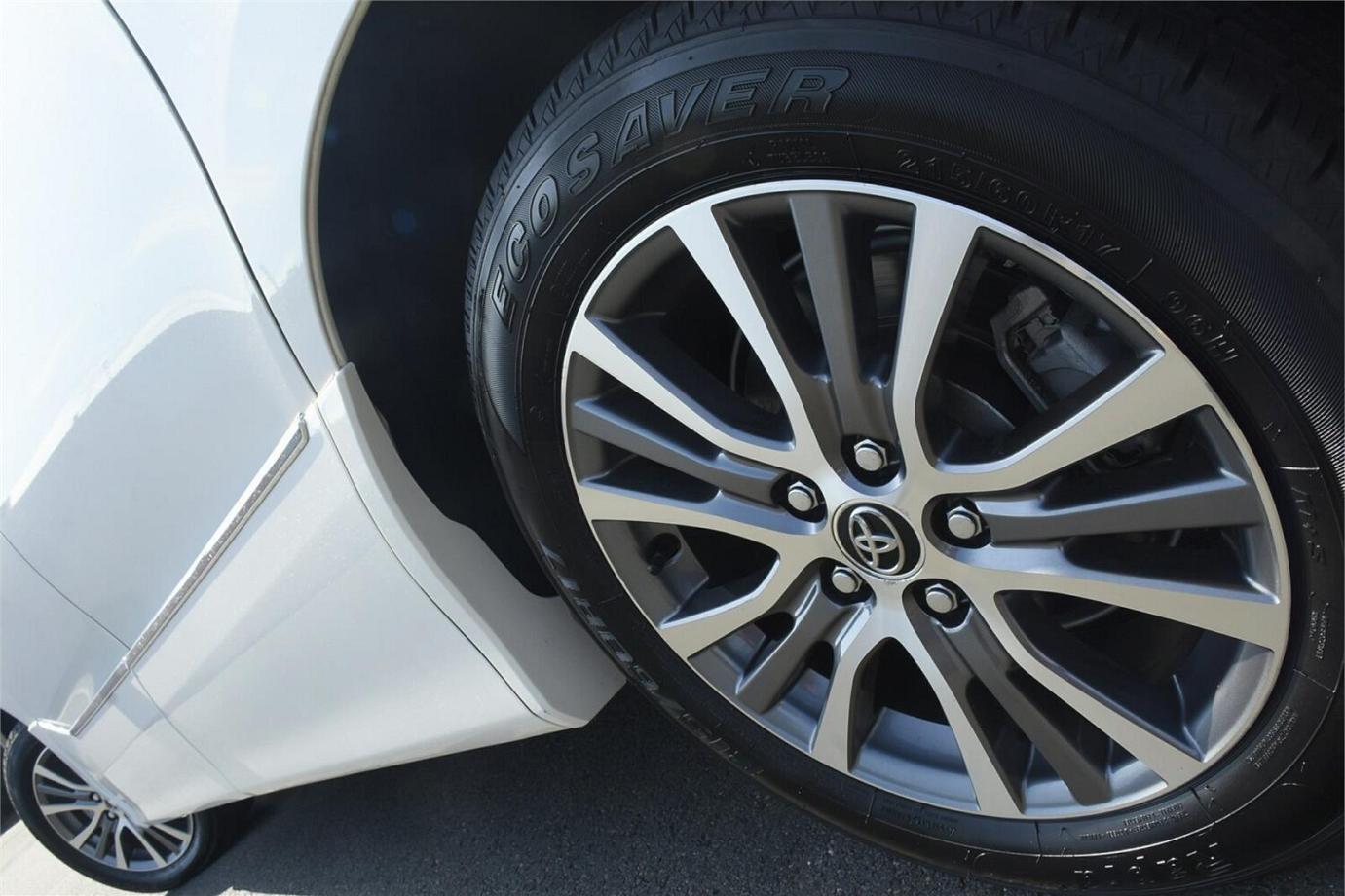 2016 Toyota Estima Aeras Premium (hybrid)-24
