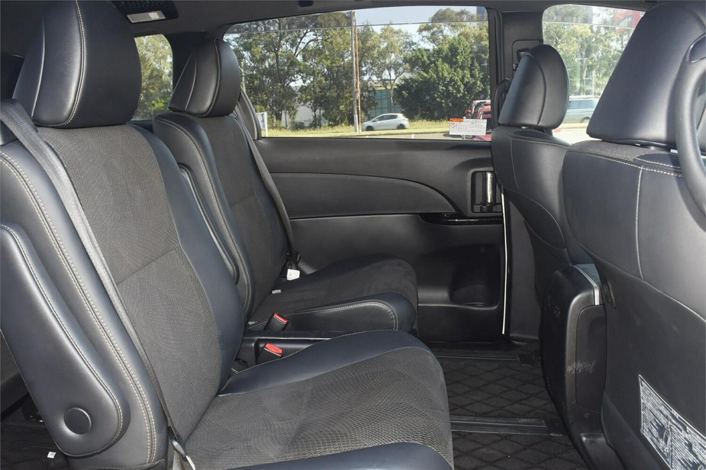2016 Toyota Estima Aeras Premium (hybrid)-28