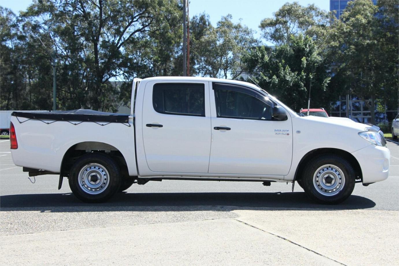 2011 Toyota Hilux Sr-13