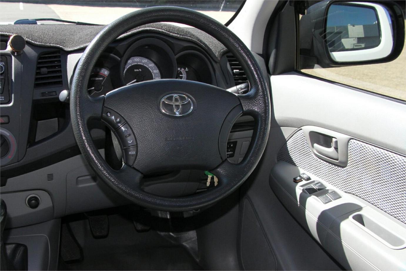 2011 Toyota Hilux Sr-23