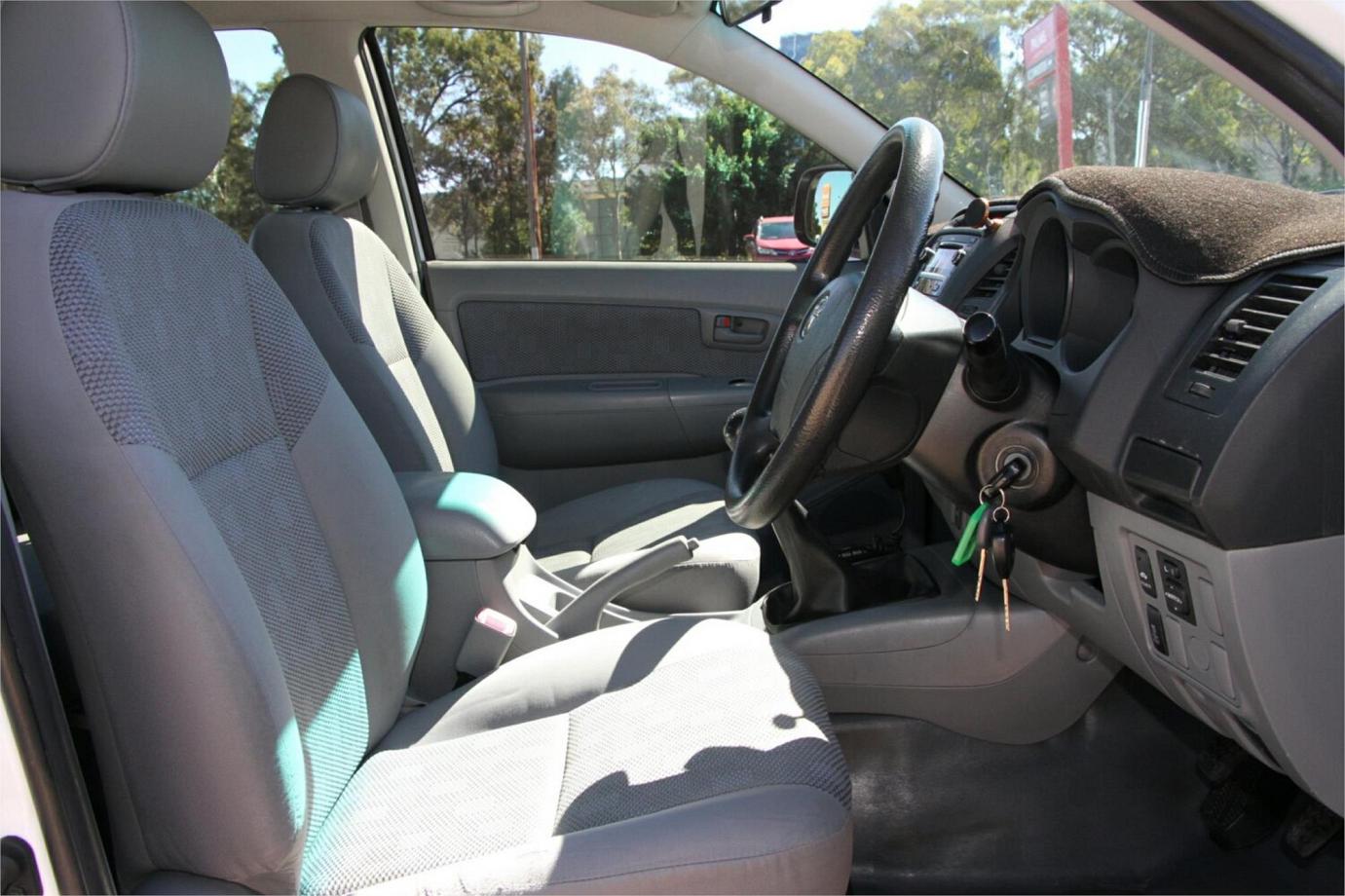 2011 Toyota Hilux Sr-24