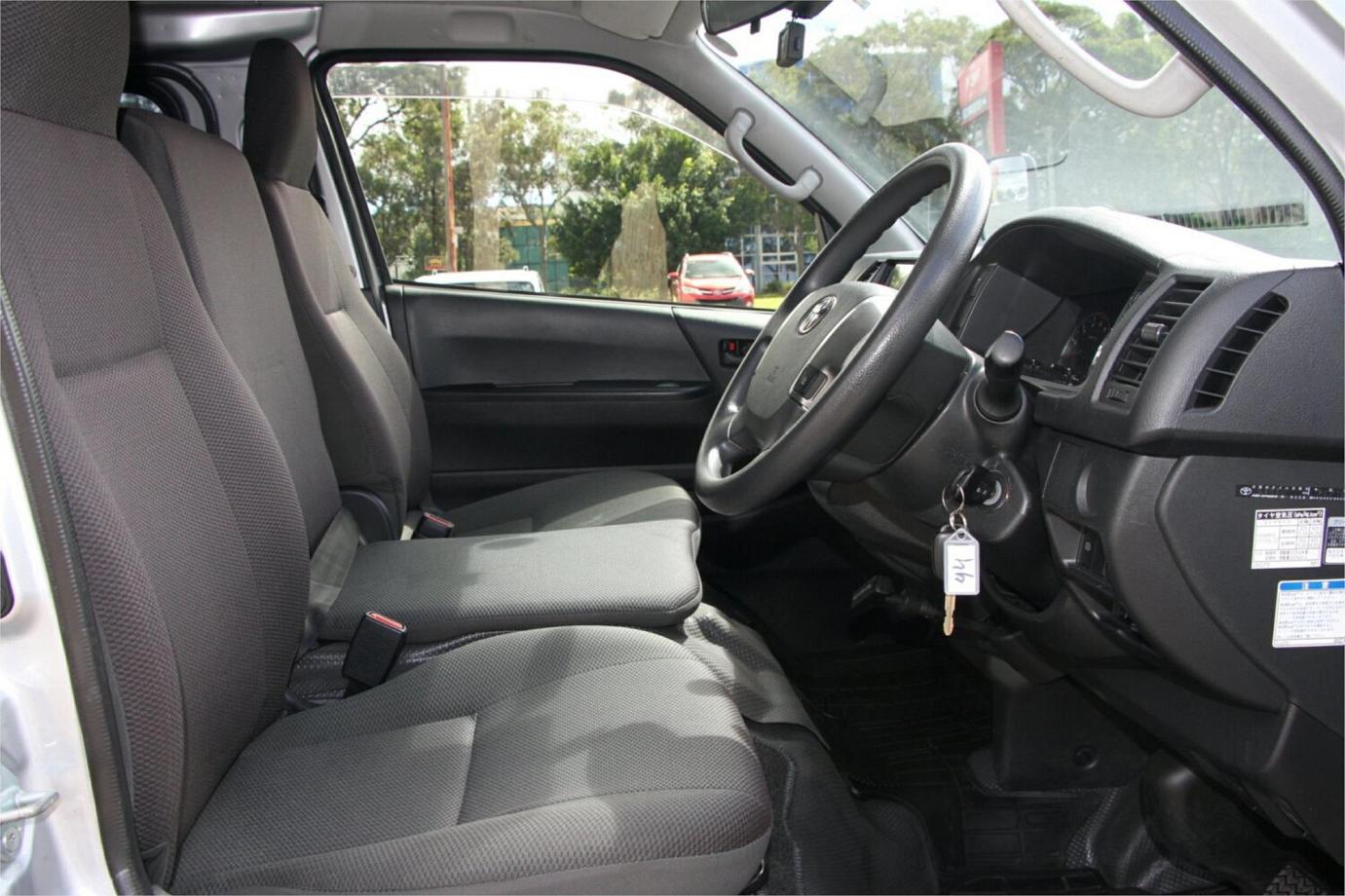 2019 Toyota Hiace-28