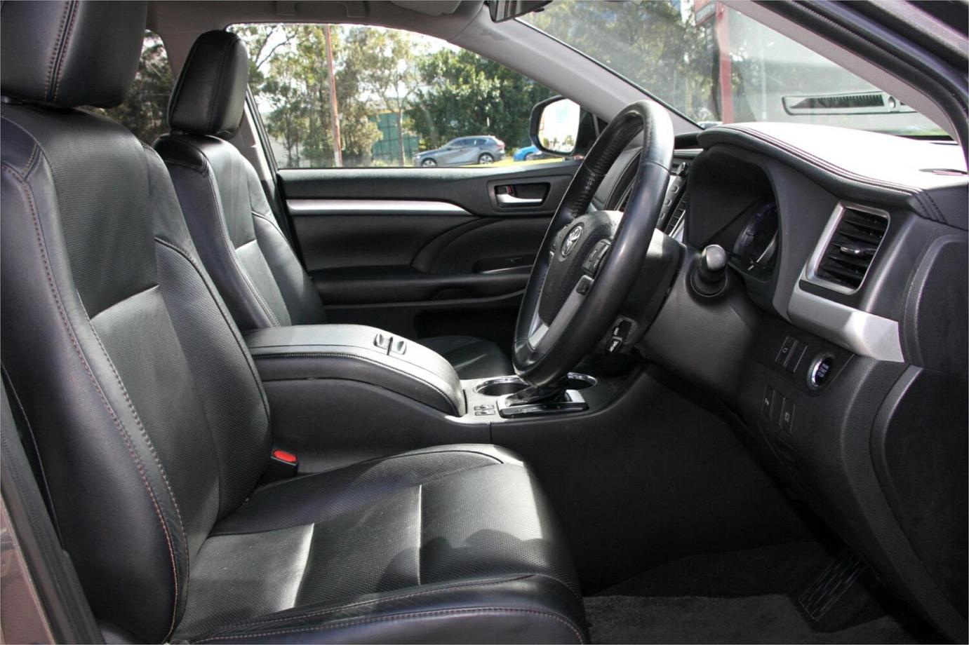 2019 Toyota Kluger Black Edition-24