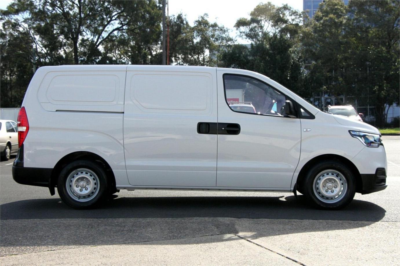 2018 Hyundai Iload-16