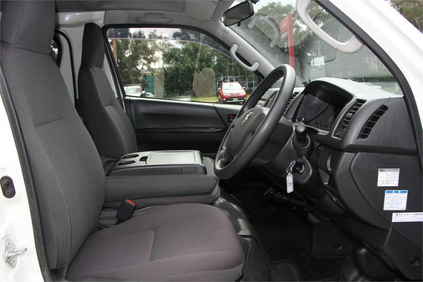 2020 Toyota Hiace Dx (camper Kit)-25
