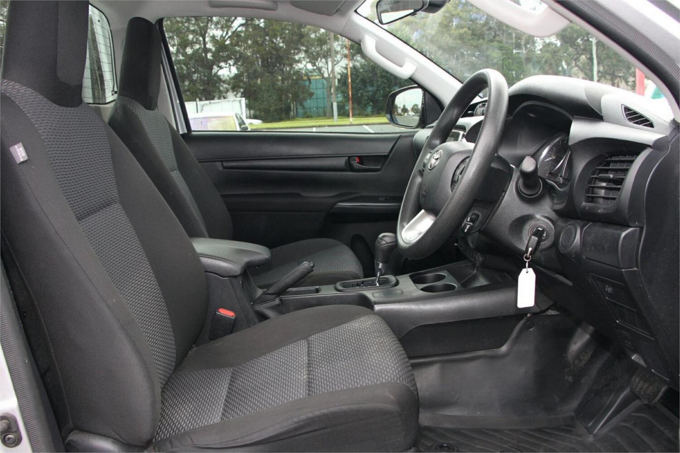 2021 Toyota Hilux Workmate-24