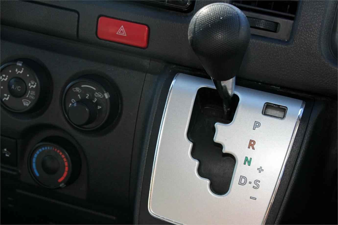 2020 Toyota Hiace Dx (camper Kit)-3