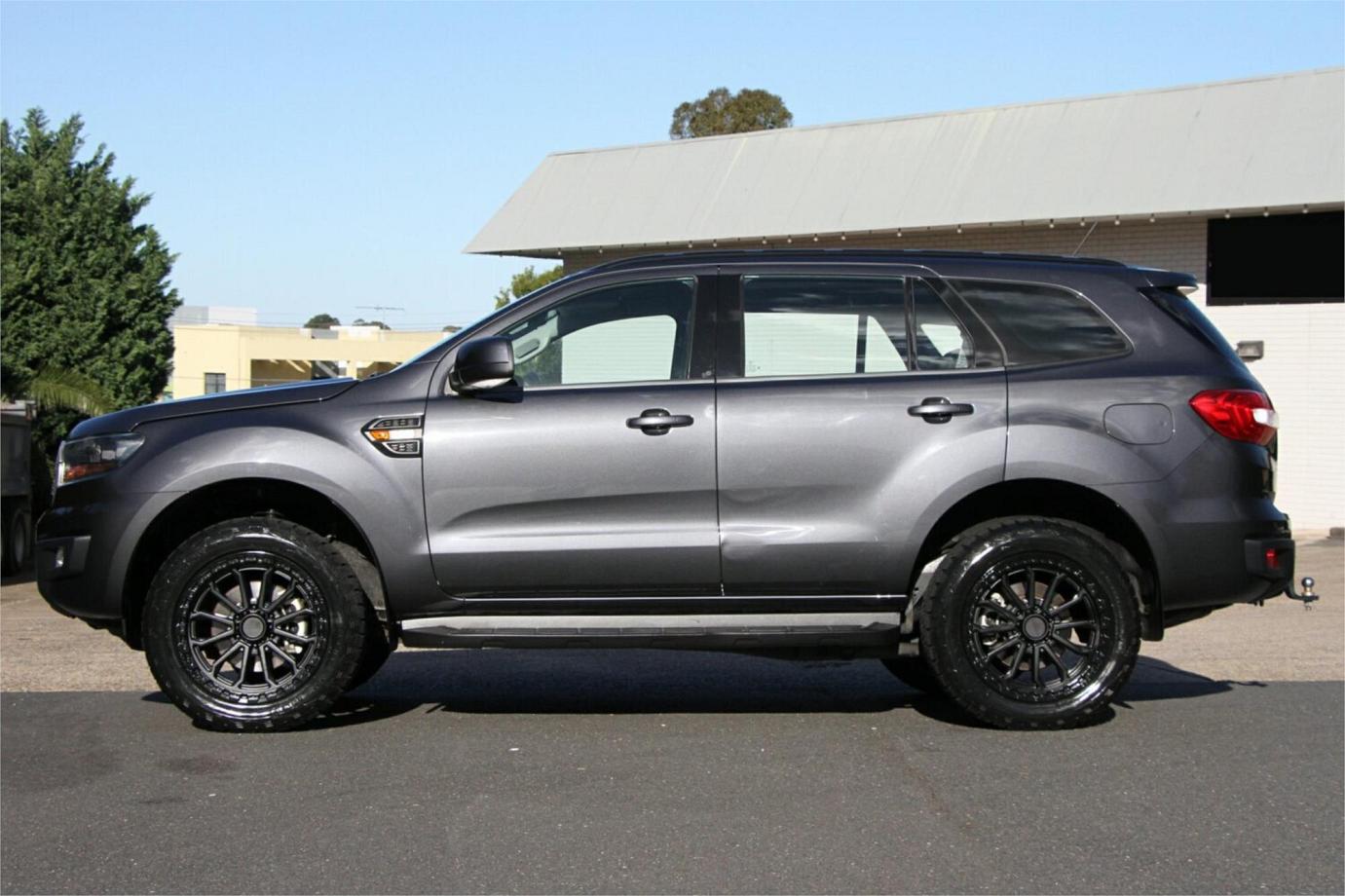 2017 Ford Everest Ambiente-13