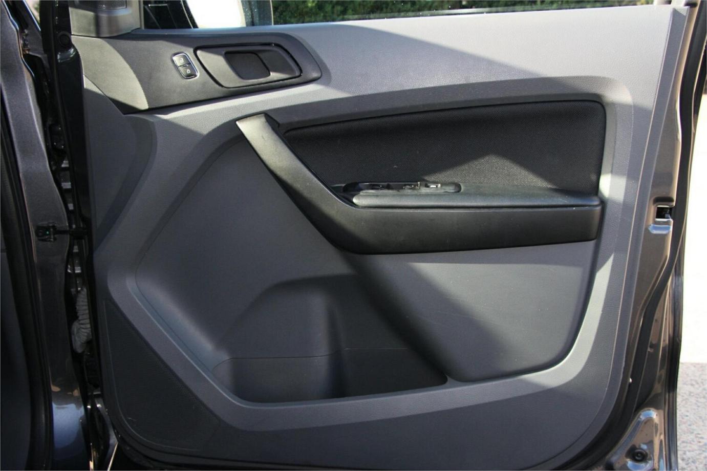 2017 Ford Everest Ambiente-21