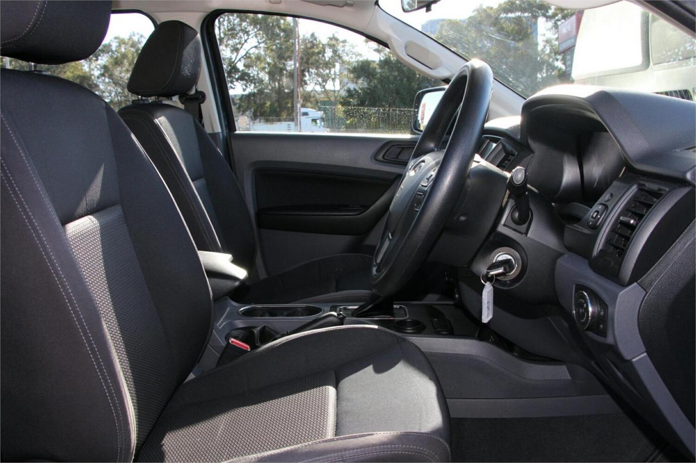 2017 Ford Everest Ambiente-24