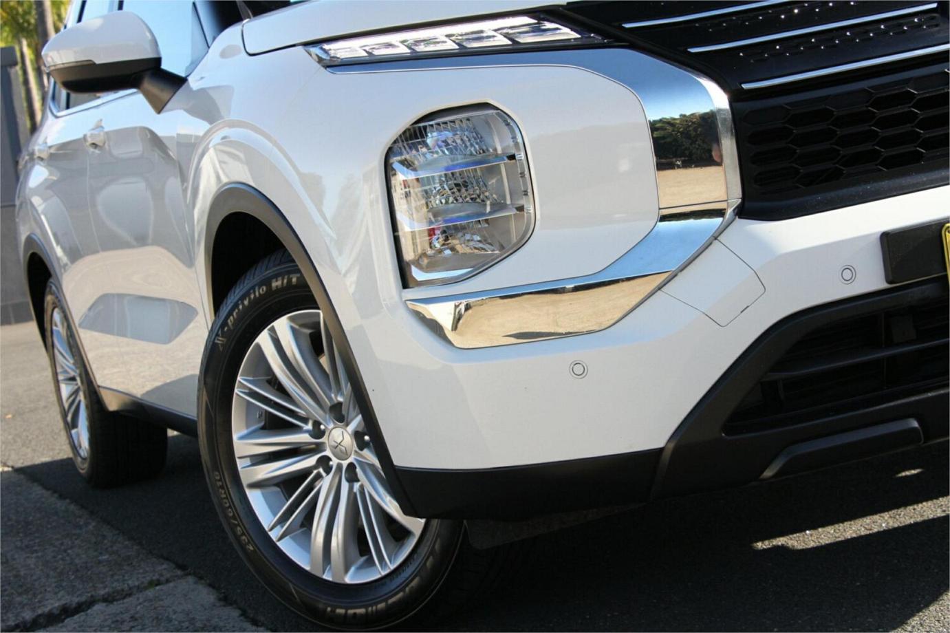 2023 Mitsubishi Outlander Es-12