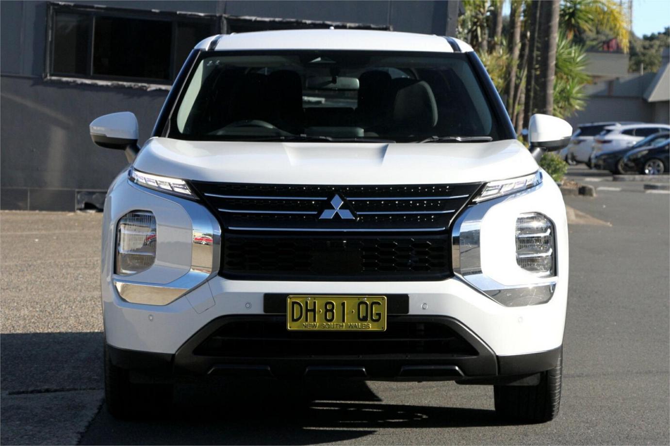 2023 Mitsubishi Outlander Es-14