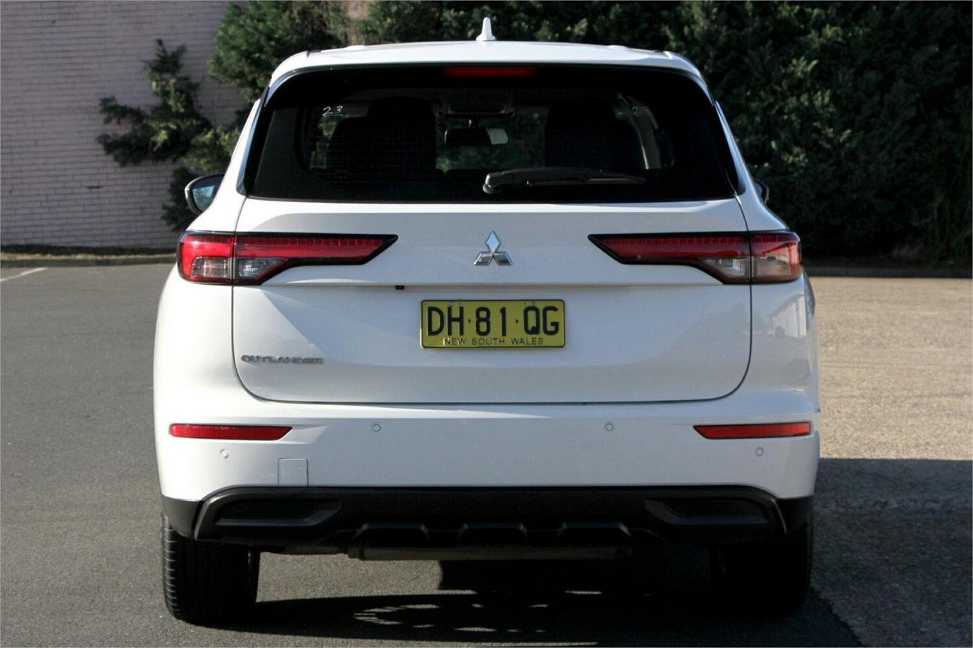 2023 Mitsubishi Outlander Es-15