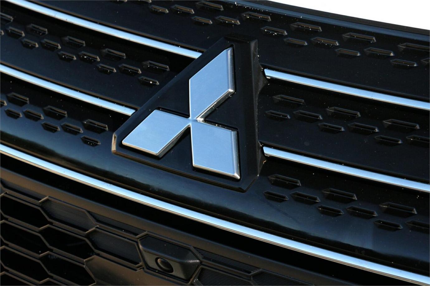 2023 Mitsubishi Outlander Es-18