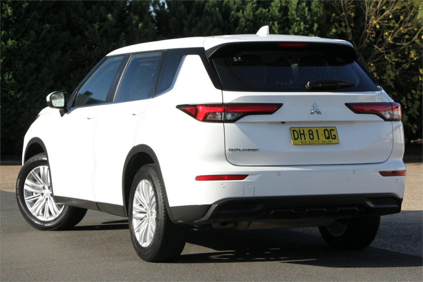 2023 Mitsubishi Outlander Es-19