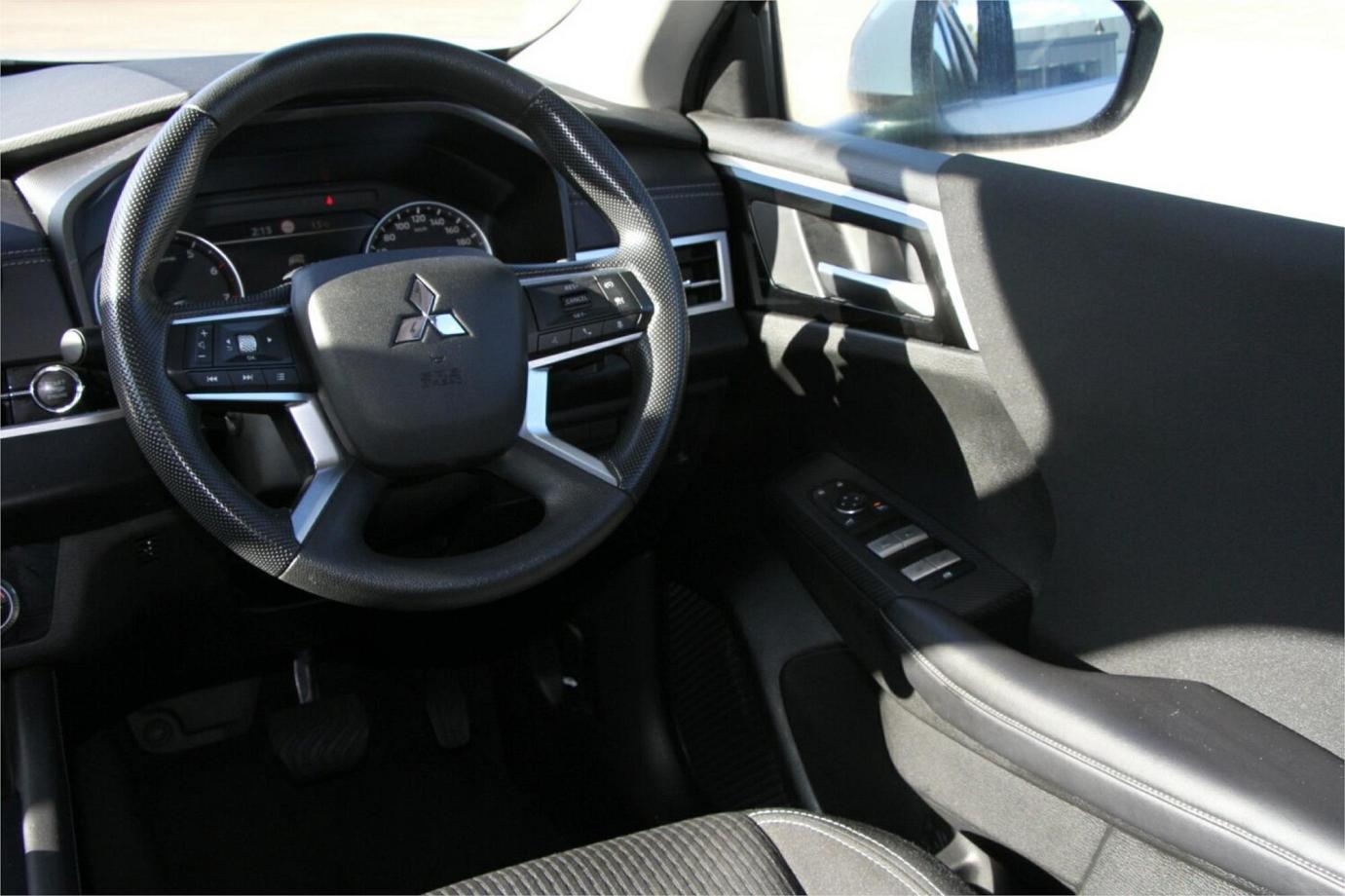 2023 Mitsubishi Outlander Es-23