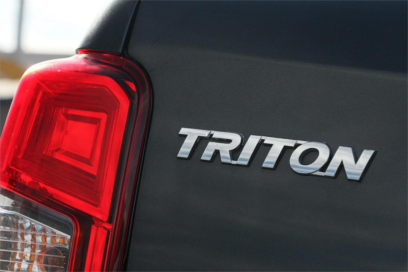 2021 Mitsubishi Triton Glx+-21
