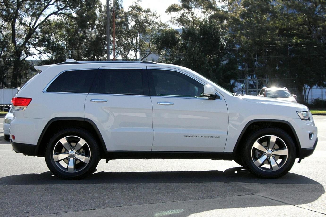 2015 Jeep Grand Cherokee Limited-13