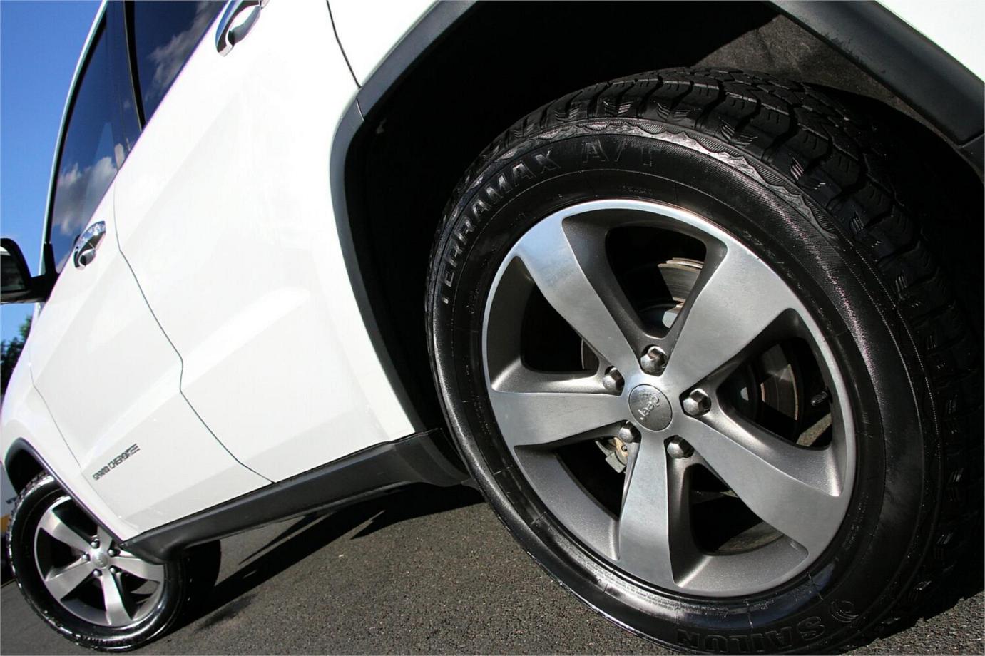 2015 Jeep Grand Cherokee Limited-20