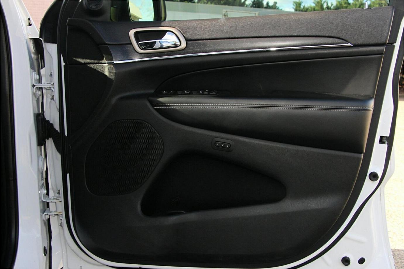 2015 Jeep Grand Cherokee Limited-21