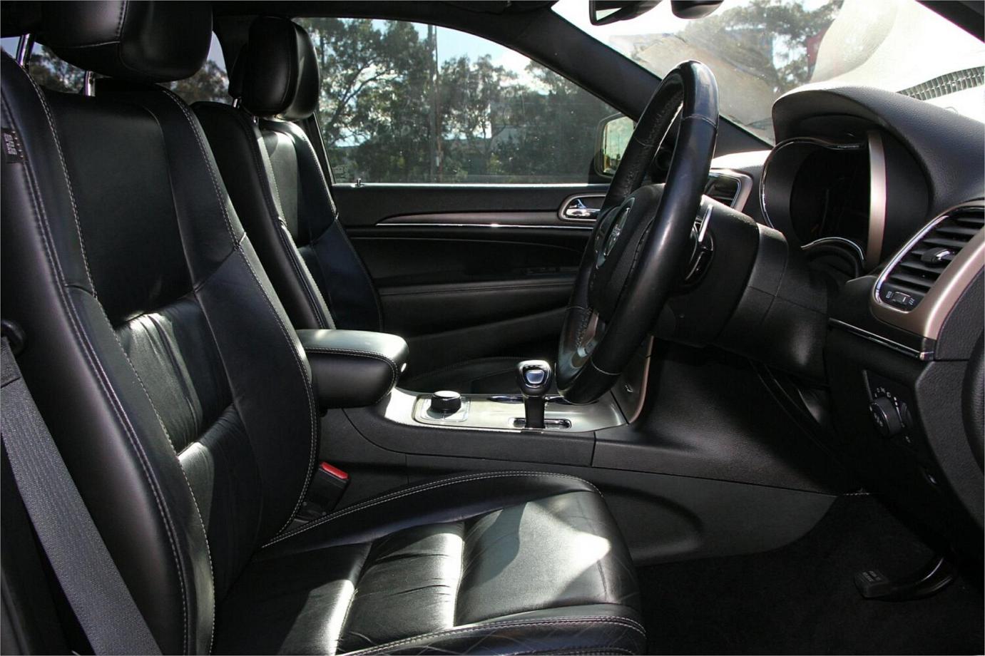 2015 Jeep Grand Cherokee Limited-25
