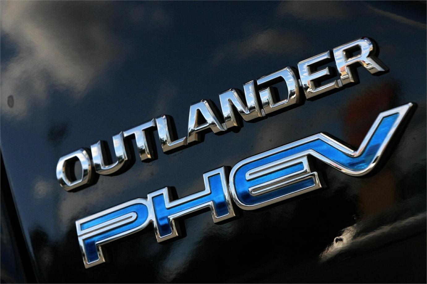 2019 Mitsubishi Outlander Phev Exceed-18