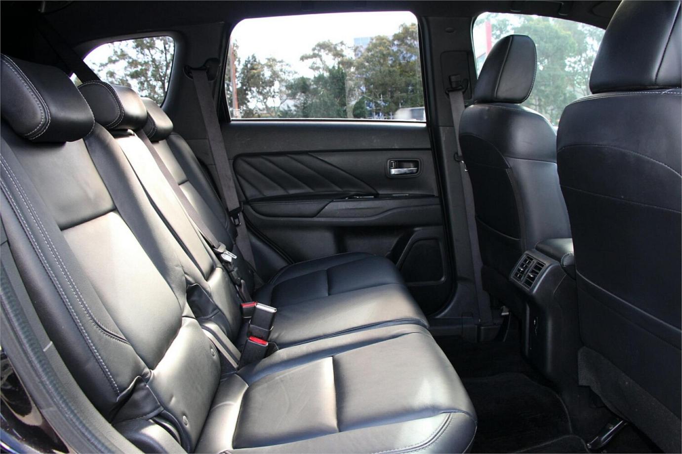 2019 Mitsubishi Outlander Phev Exceed-24