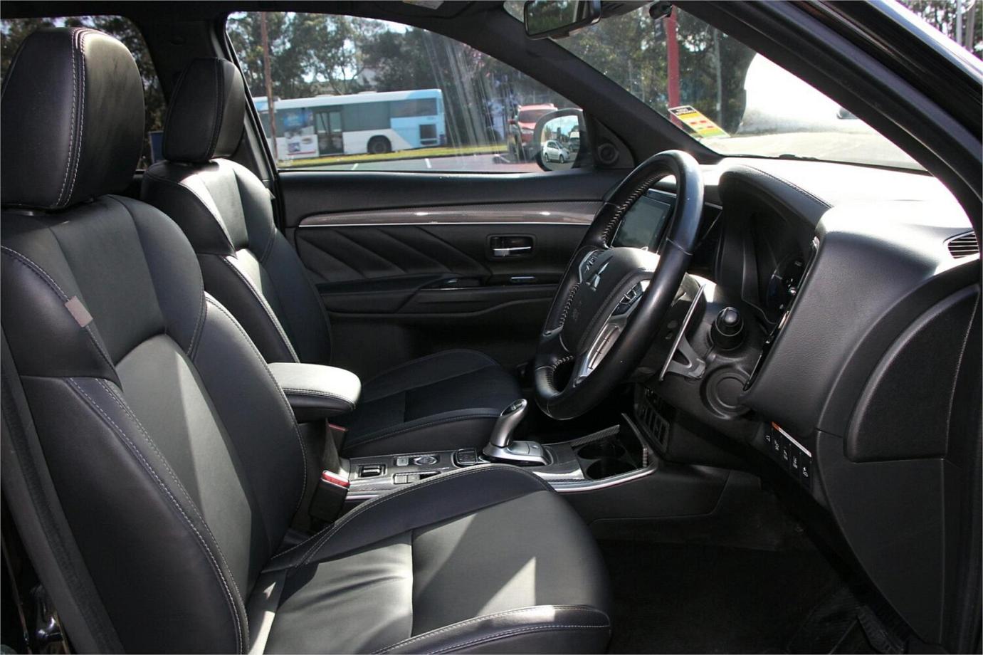 2019 Mitsubishi Outlander Phev Exceed-25