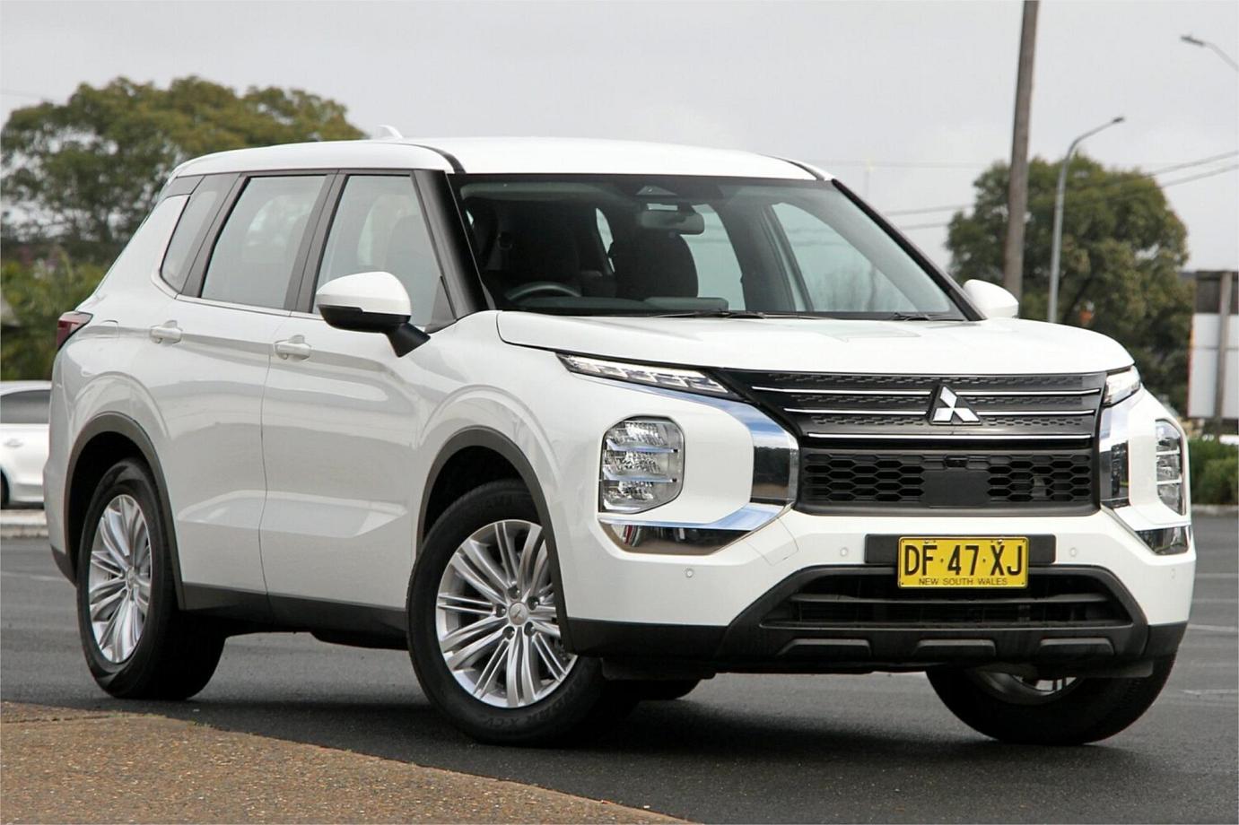 2023 Mitsubishi Outlander Es