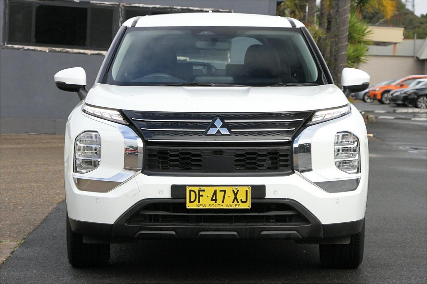 2023 Mitsubishi Outlander Es-14