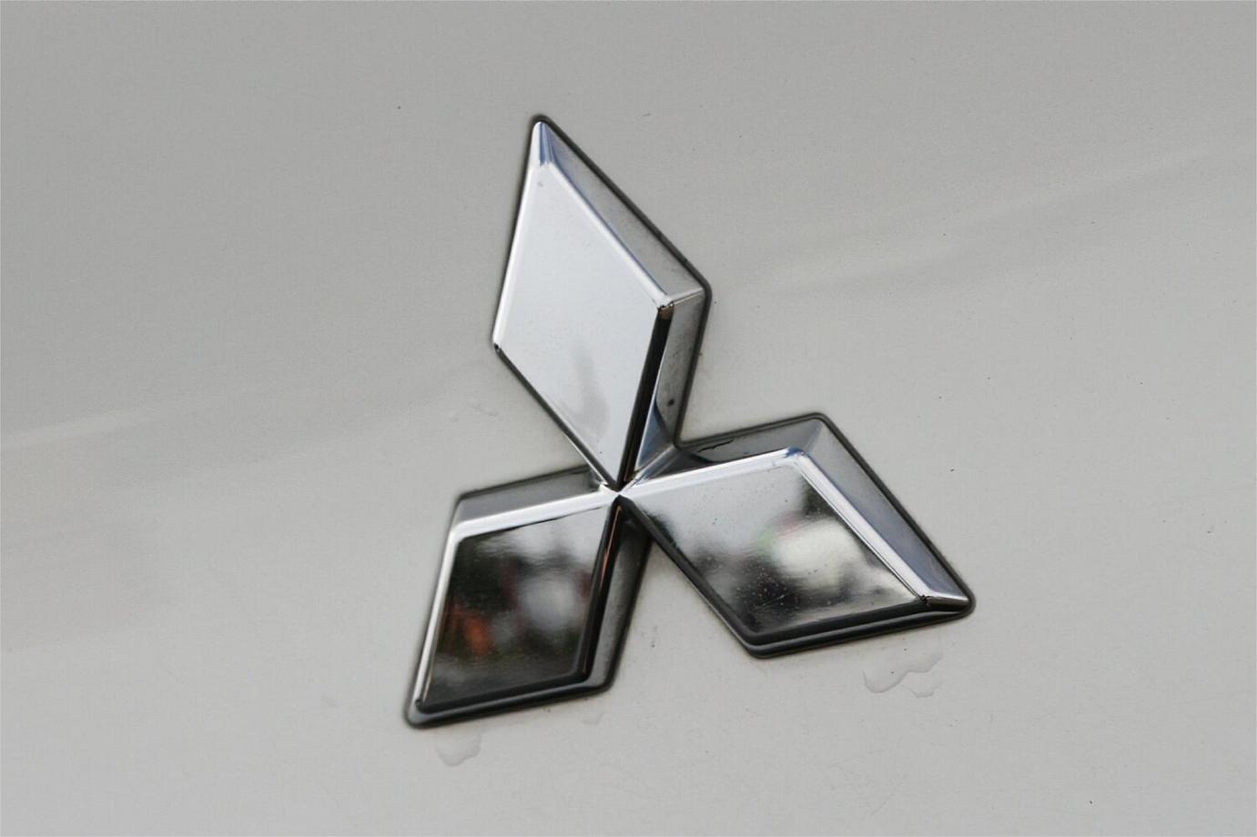 2023 Mitsubishi Outlander Es-18