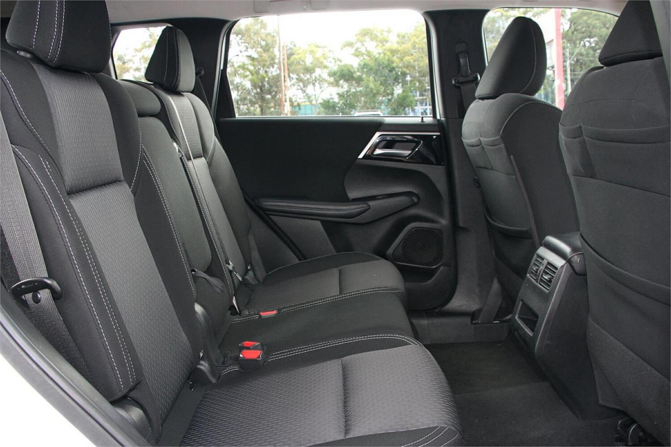2023 Mitsubishi Outlander Es-24