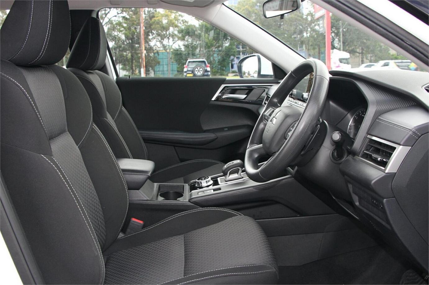2023 Mitsubishi Outlander Es-25