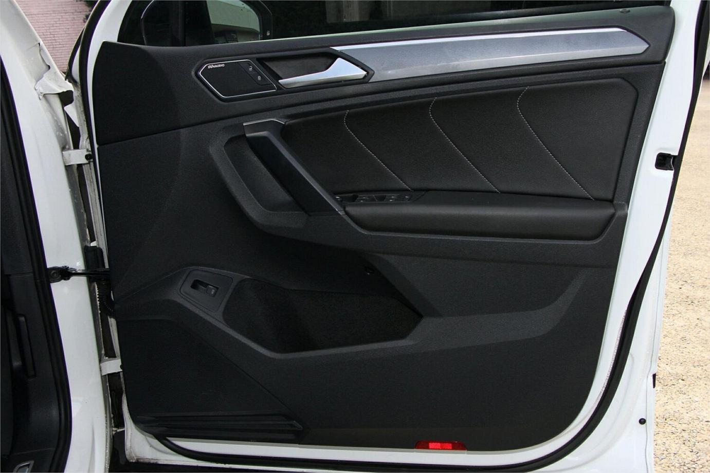 2018 Volkswagen Tiguan Wolfsburg Edition-21