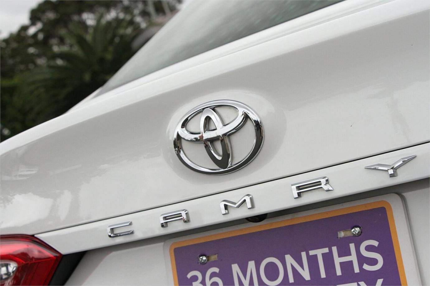 2019 Toyota Camry Ascent-16
