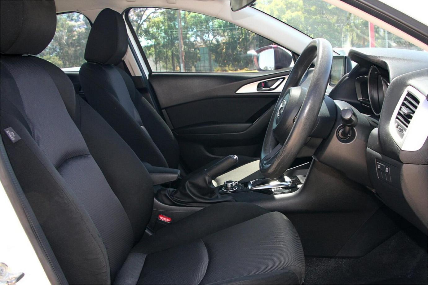 2018 Mazda 3 Neo Sport-24