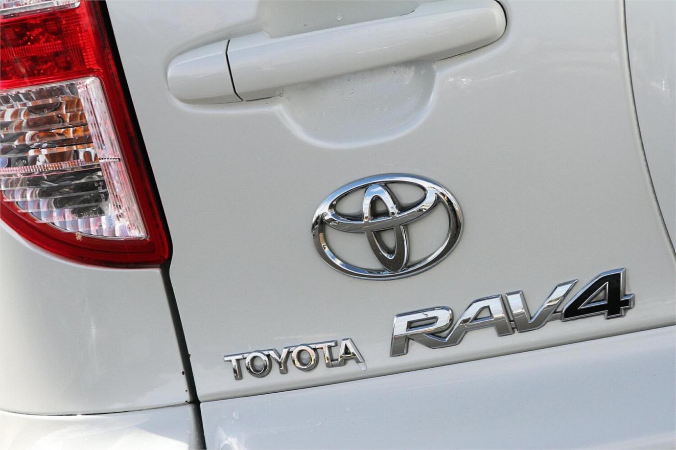 2012 TOYOTA RAV4 CRUISER-17