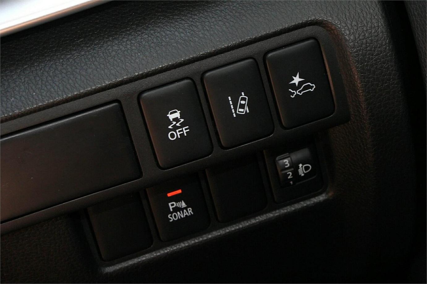 2018 Mitsubishi Eclipse Cross Ls-13