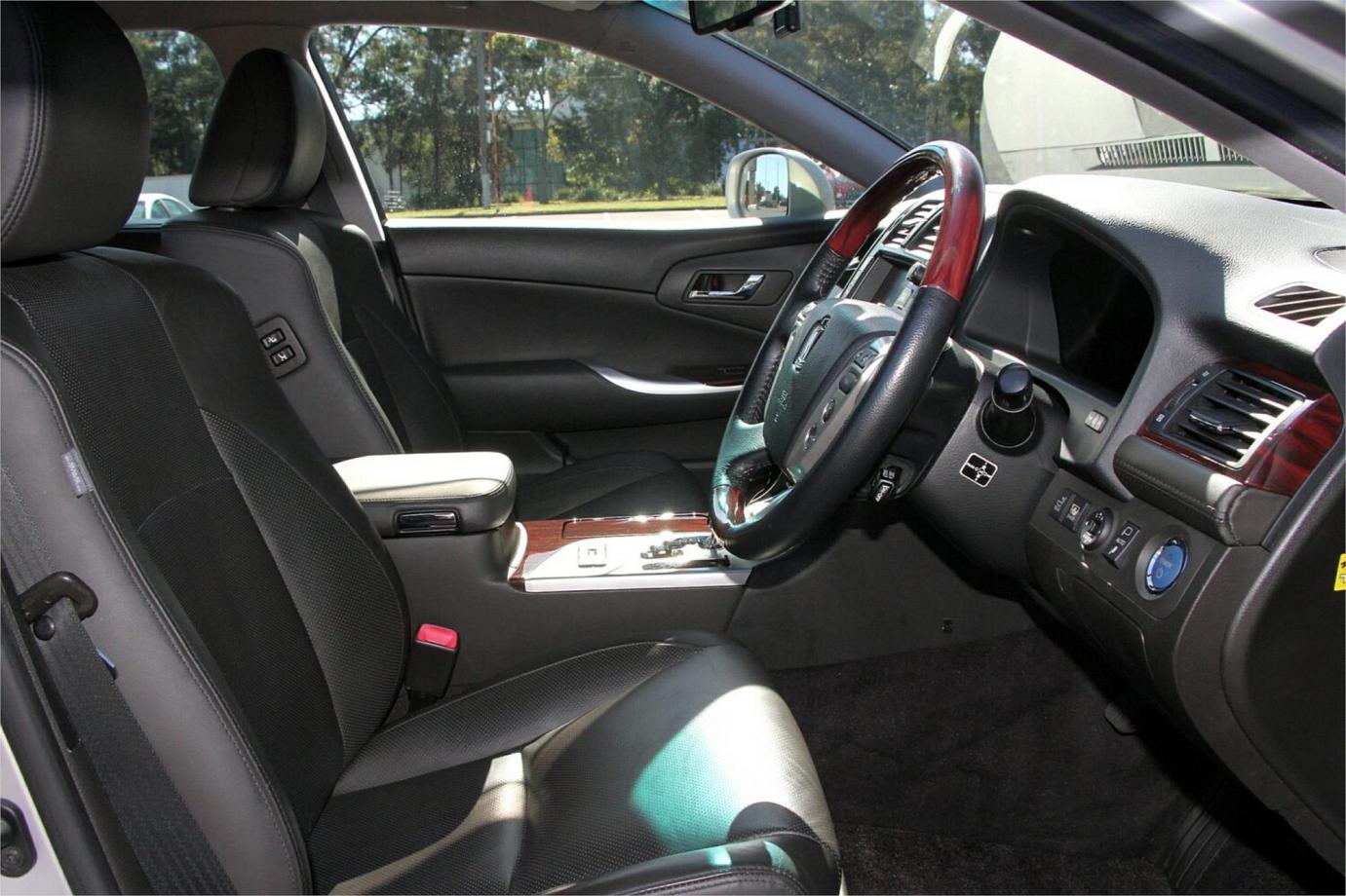2011 Toyota Crown G (hybrid)-2