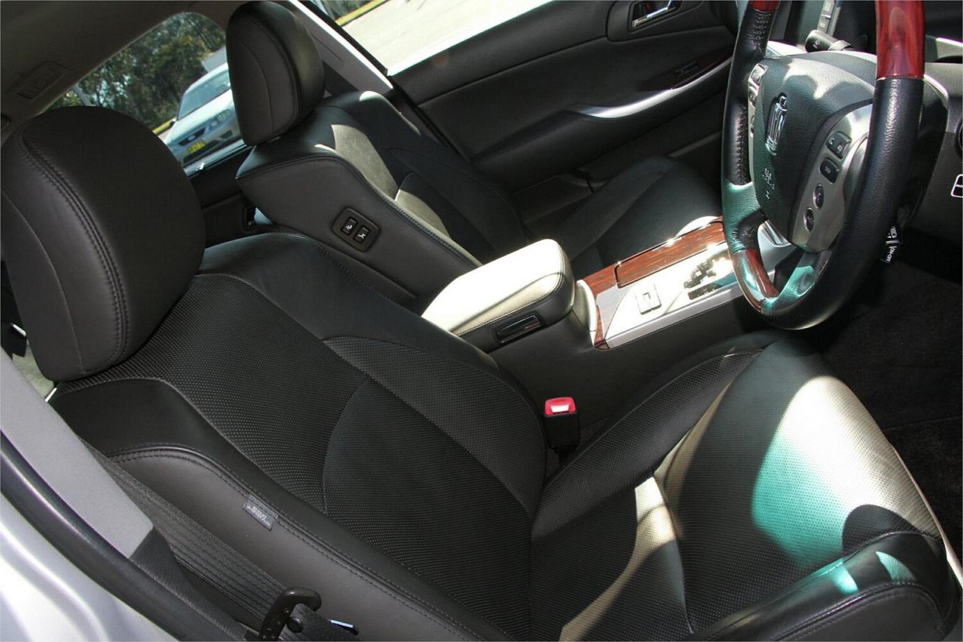 2011 Toyota Crown G (hybrid)-3