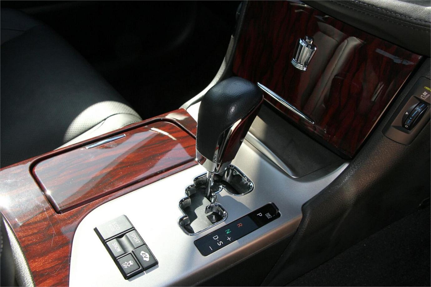 2011 Toyota Crown G (hybrid)-10