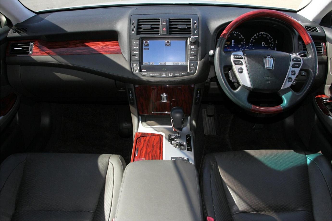 2011 Toyota Crown G (hybrid)-26