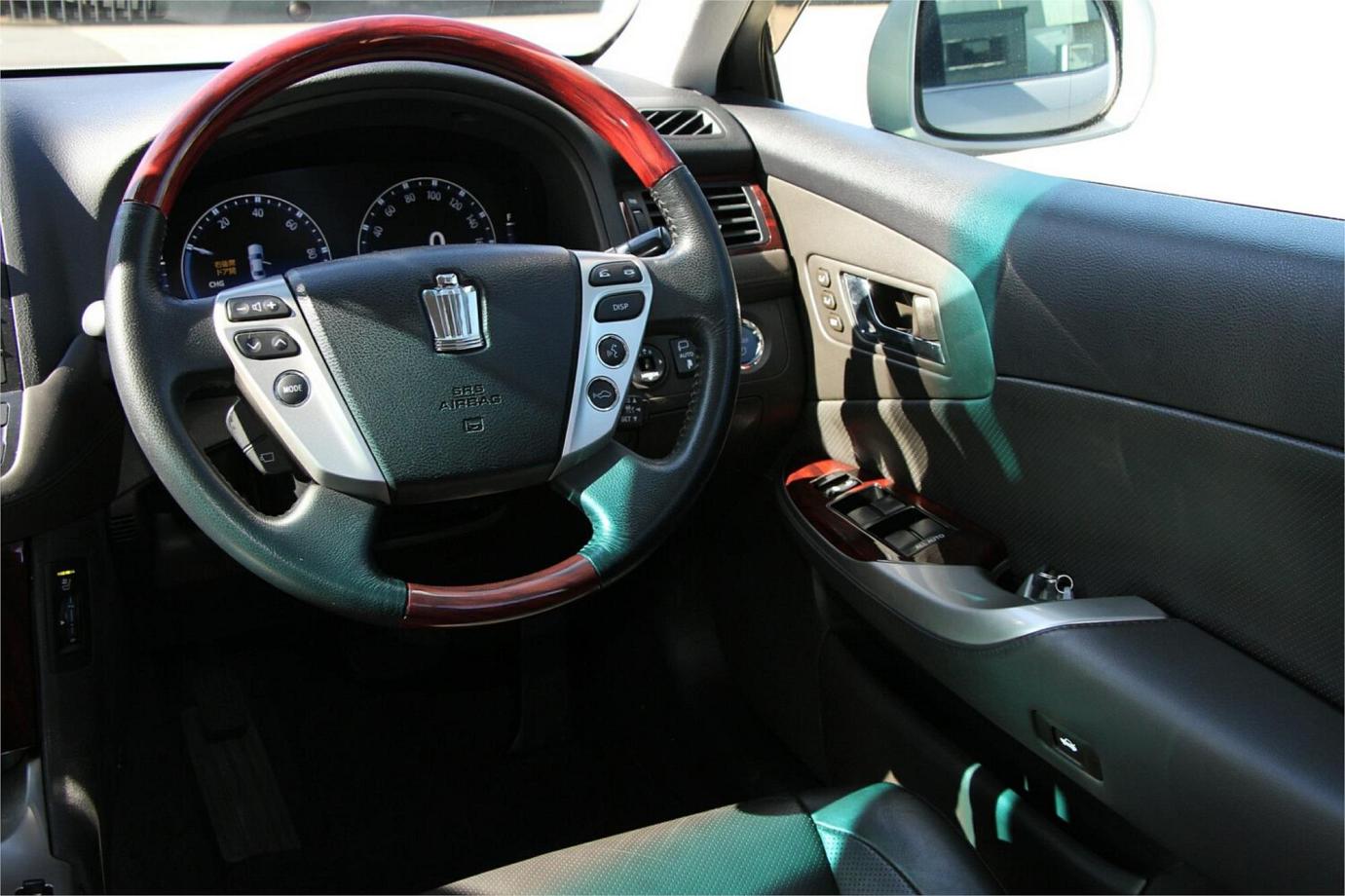 2011 Toyota Crown G (hybrid)-27
